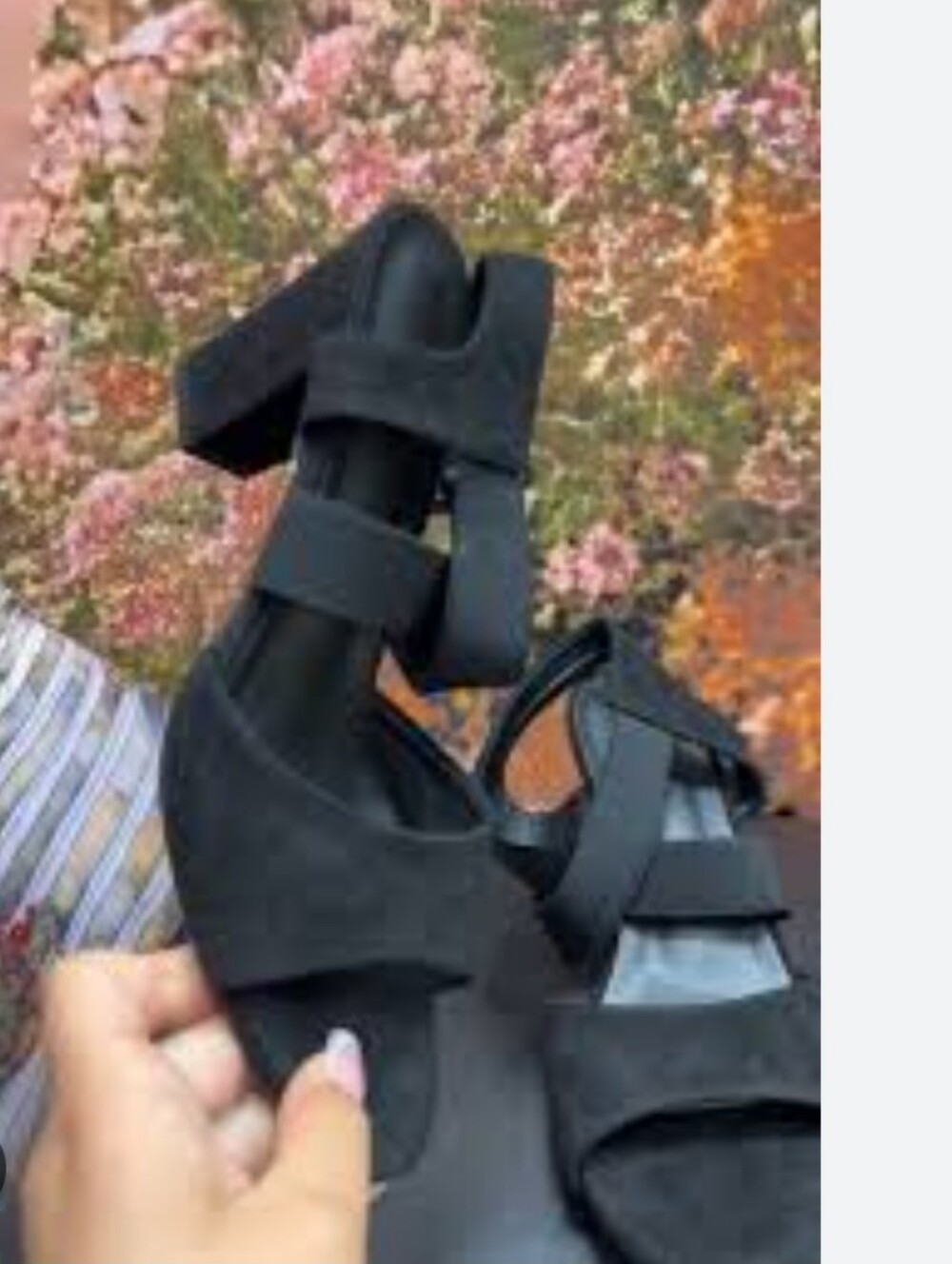 Black Criss-Cross Chunky Heel Suedette Sandals Size 40 Or 9 US - Picture 5 of 13